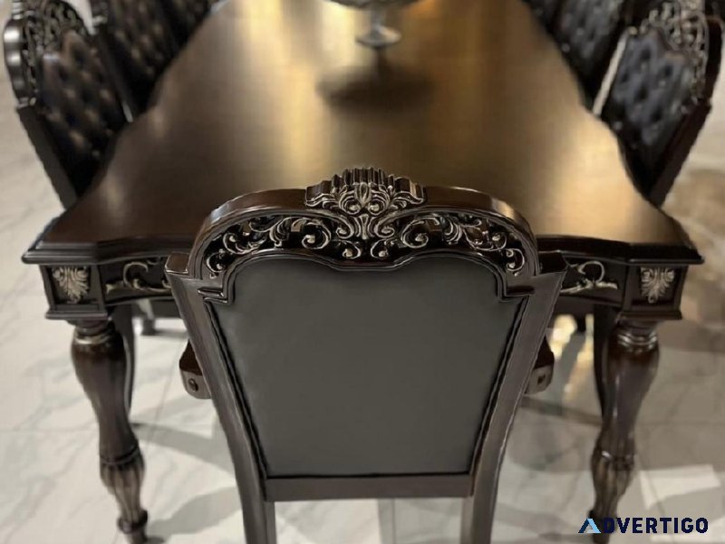 Dinning set with 8 chairs Available for Sale