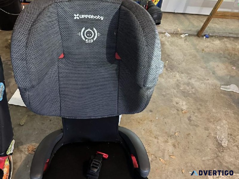 2 upper baby Alta booster seat black
