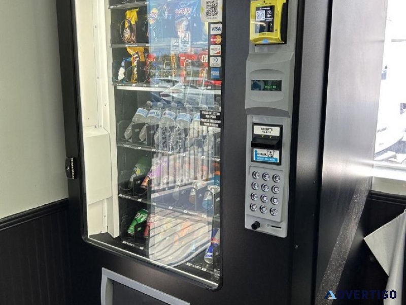 COMBO VENDING MACHINE WITH CREDIT CARD READER