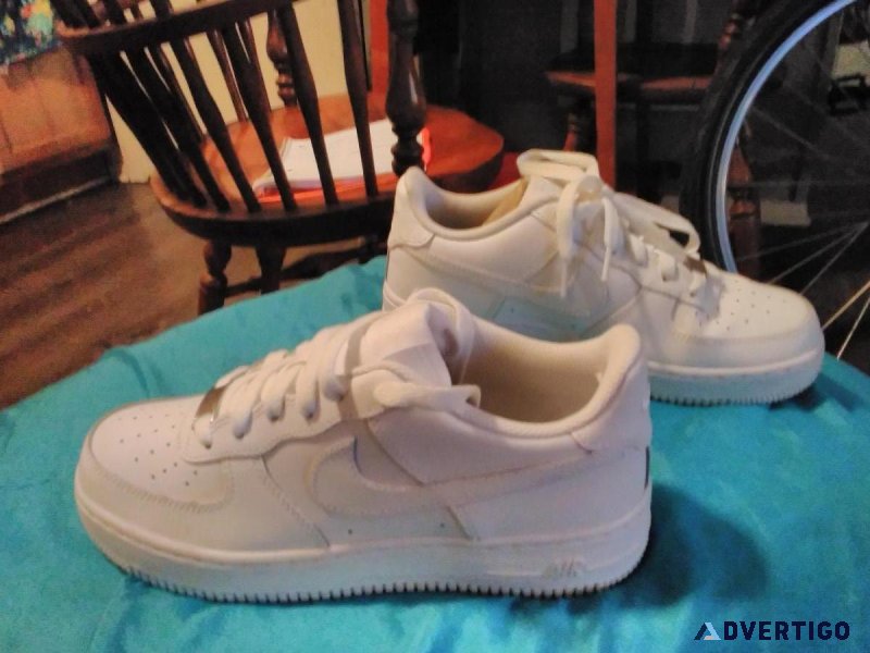 NEW Nike Air Force-1 all white size 5 youths