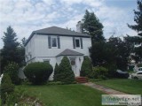 Beautiful 3 Bedroom Colonial On Tree Lined Street in Bayside (sh