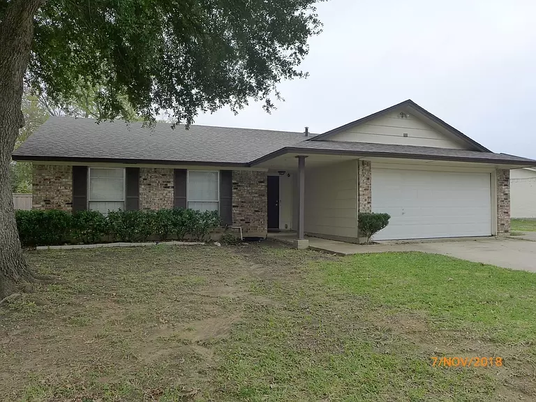 3 beds 2 baths single family home for rent in Arlington TX 76014