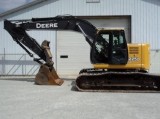 2012 DEERE 225D LC