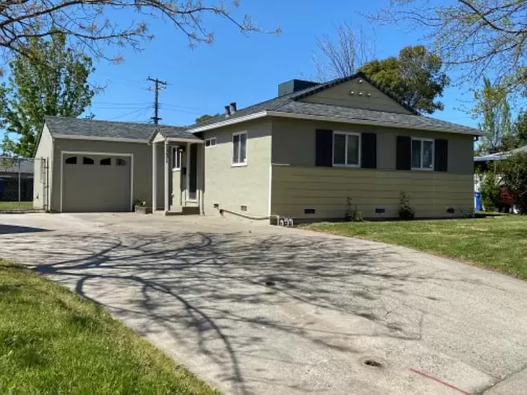 3 beds 1 bath single family home for rent in  Sacramento CA 9582