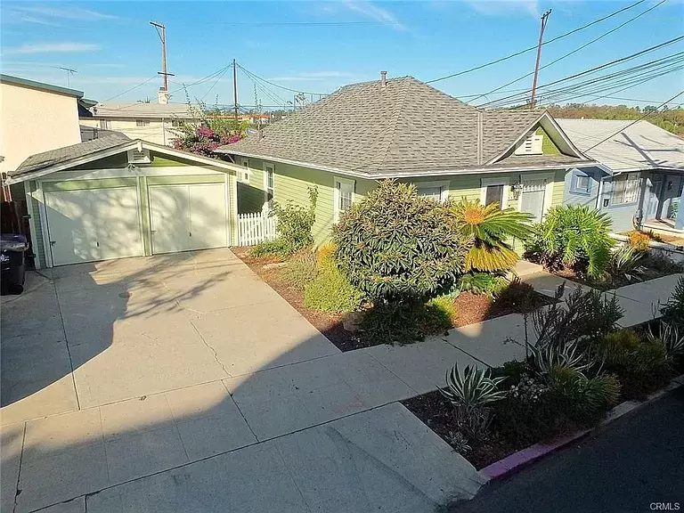 2 beds 1 bath single family home for rent in  Long Beach CA 9081