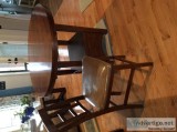 Kitchen table and chairs with an18 inch leaf