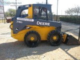 John Deere 318D Skid Steer