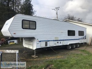 2000 Weekend Warrior 35slc 5th wheel