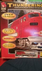 Lifelike Thundering Rails HO train set