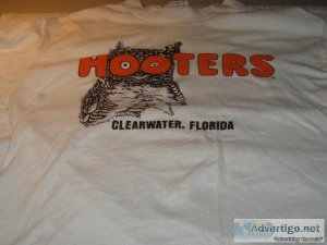 Hooters Long Sleeve Tee &ndash Size Medium - Clearwater Florida