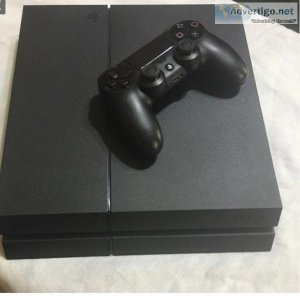 PlayStation 4 Console 500GB with controller