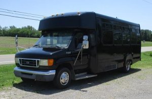 2003 FORD E450 GOSHEN &ldquo25 psg.&rdquo BUS