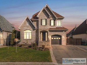 Dream house in an upscale neighborhood in St-Eustache