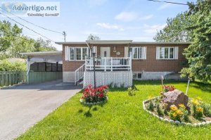 Magnificent house in sought after area of Vaudreuil