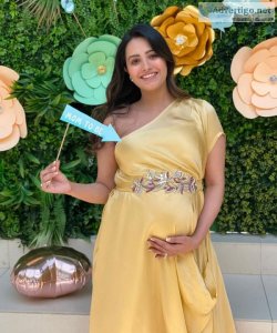 15+ amazing maternity photoshoot ideas for indian parents - beyo