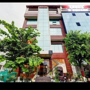 Hotels in gomti nagar