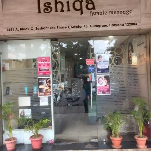 Ishiqa female massage